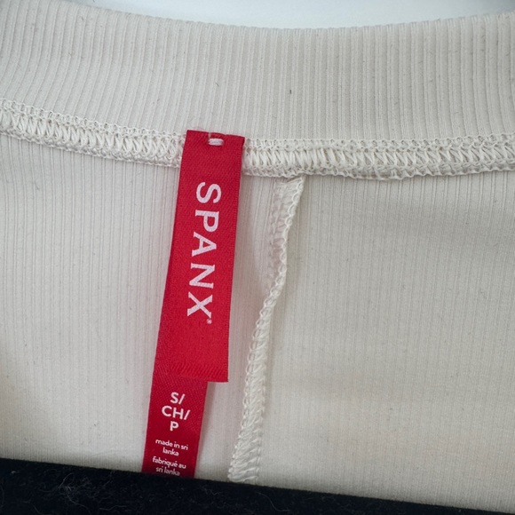 Spanx Ribbed Short Sleeve Bodysuit Cream | Size Small - Picture 3 of 4